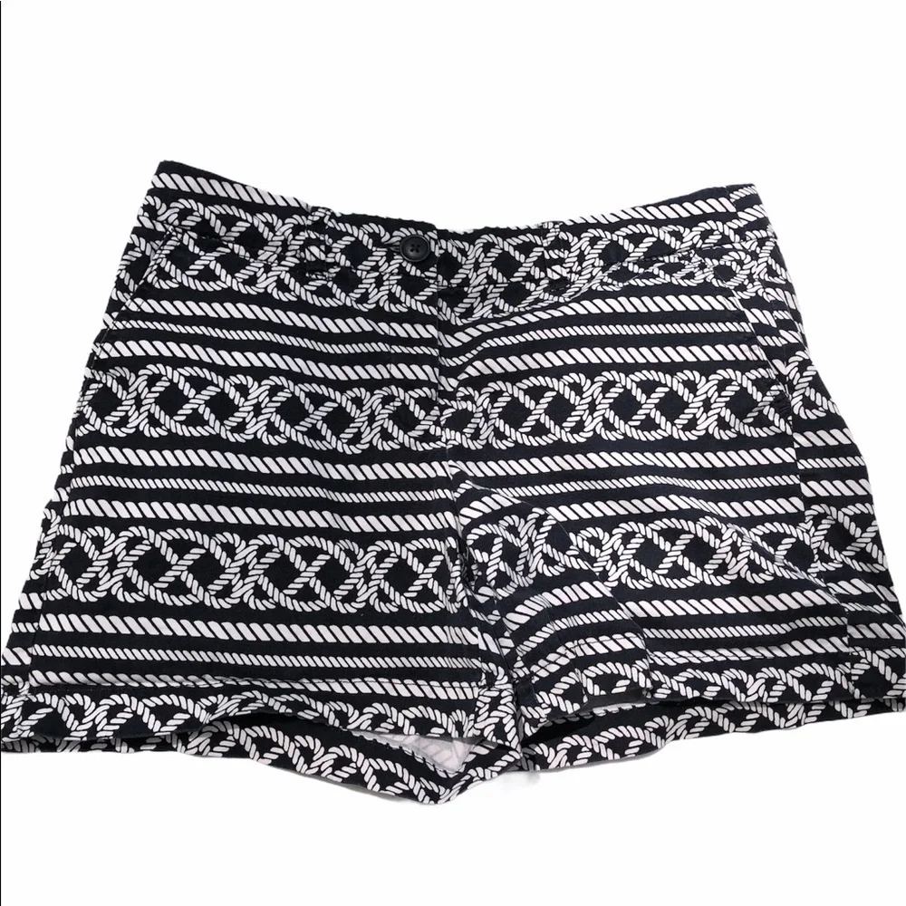 Crown & Ivy size 8 navy blue & white rope shorts